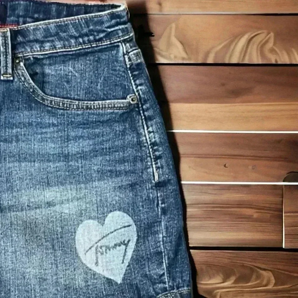Tommy Hilfiger TH Flex Heart Logo Denim Shorts | Size 2 | Cute & Comfy 4" Inseam - Picture 6 of 6